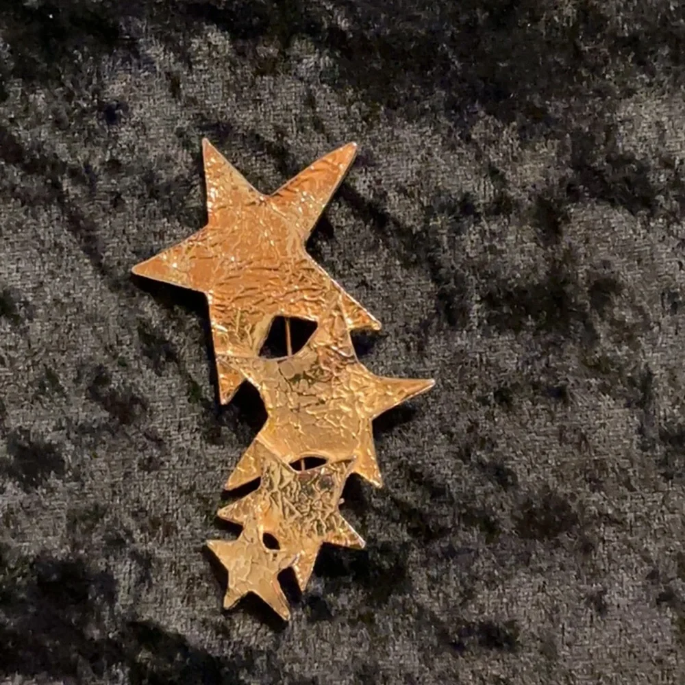 Casual Corner Gold tone Star Brooch Set - Picture 2 of 6